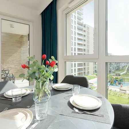 Lägenhet Modern Apartment With Parking By Noclegi Renters *