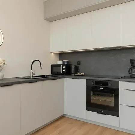 Apartmán Modern Apartment With Parking By Noclegi Renters
