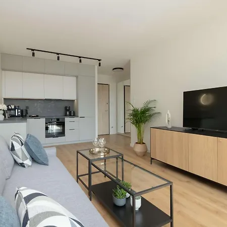 Modern Apartment With Parking By Noclegi Renters