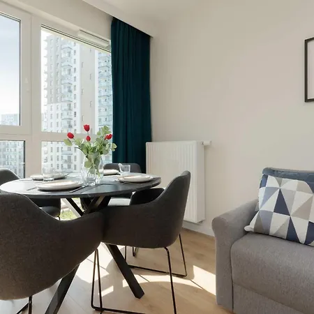 Modern Apartment With Parking By Noclegi Renters Apartamento